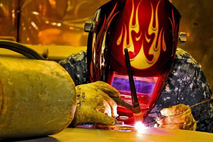 can an auto darkening welding helmet fail 4