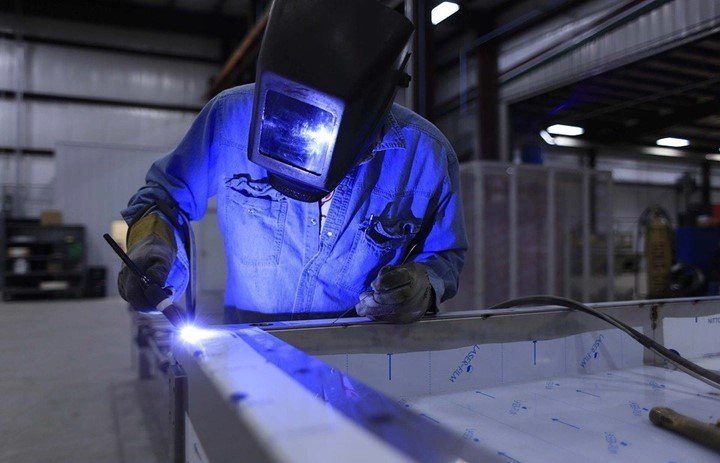 What Are The Pros And Cons Of Being A Welder?